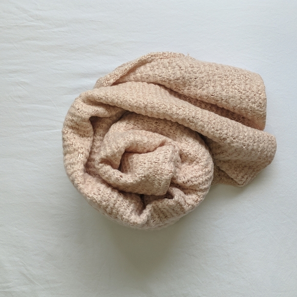 Forever 21 soft blush pink boucle knit winter scarf - Picture 1 of 5